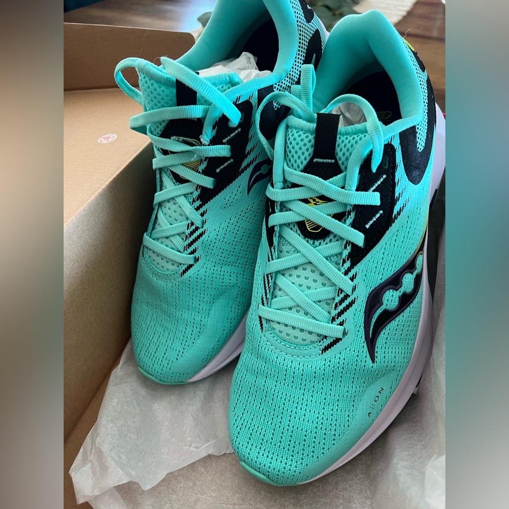 Saucony Shoes NWT